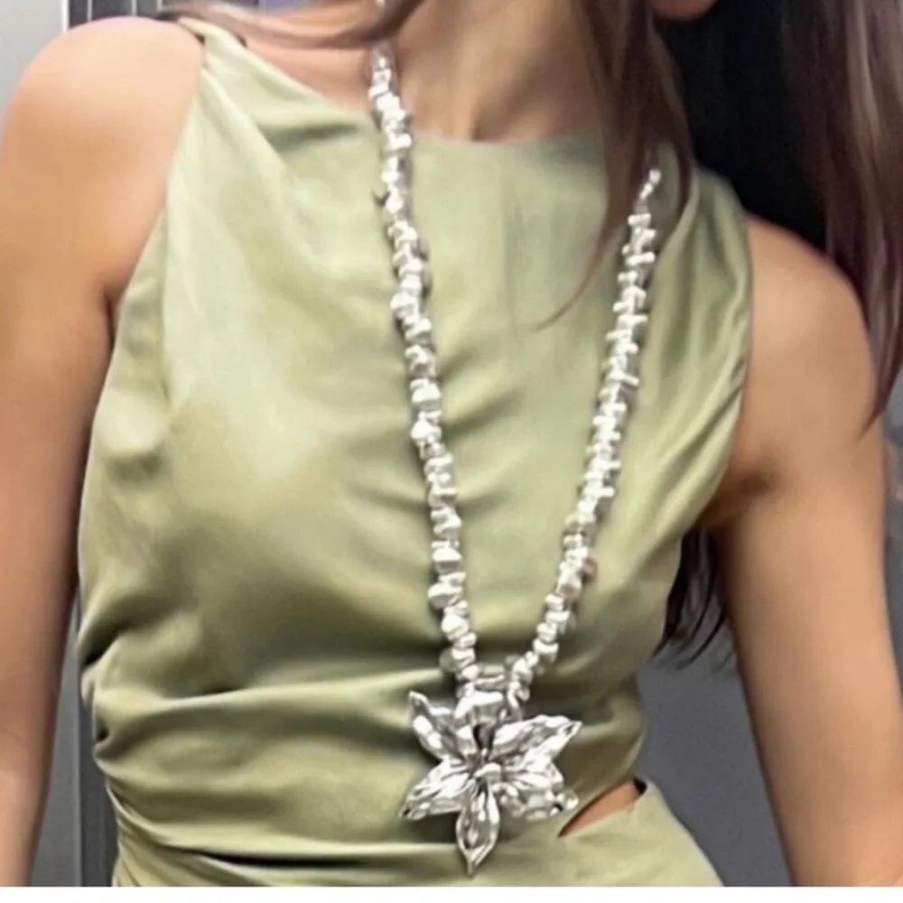 Zara Maxi flower statement necklace
